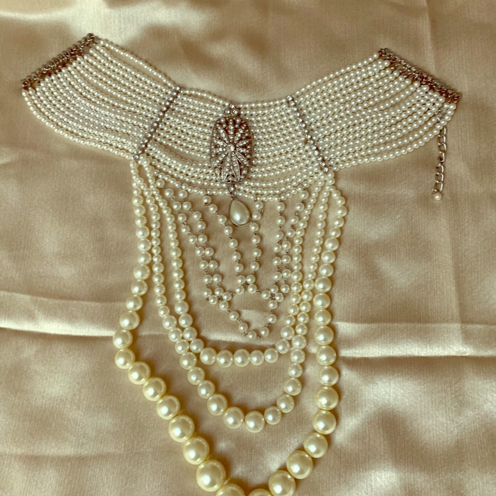 Gorgeous pearl and cubic zirconia choker necklace